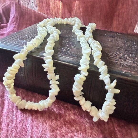 Vintage Mother of Pearl Hand Beaded Shell Necklace - Picture 6 of 6